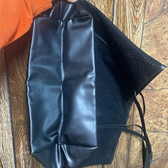 Victoria’s Secret black bag - Picture 4 of 5